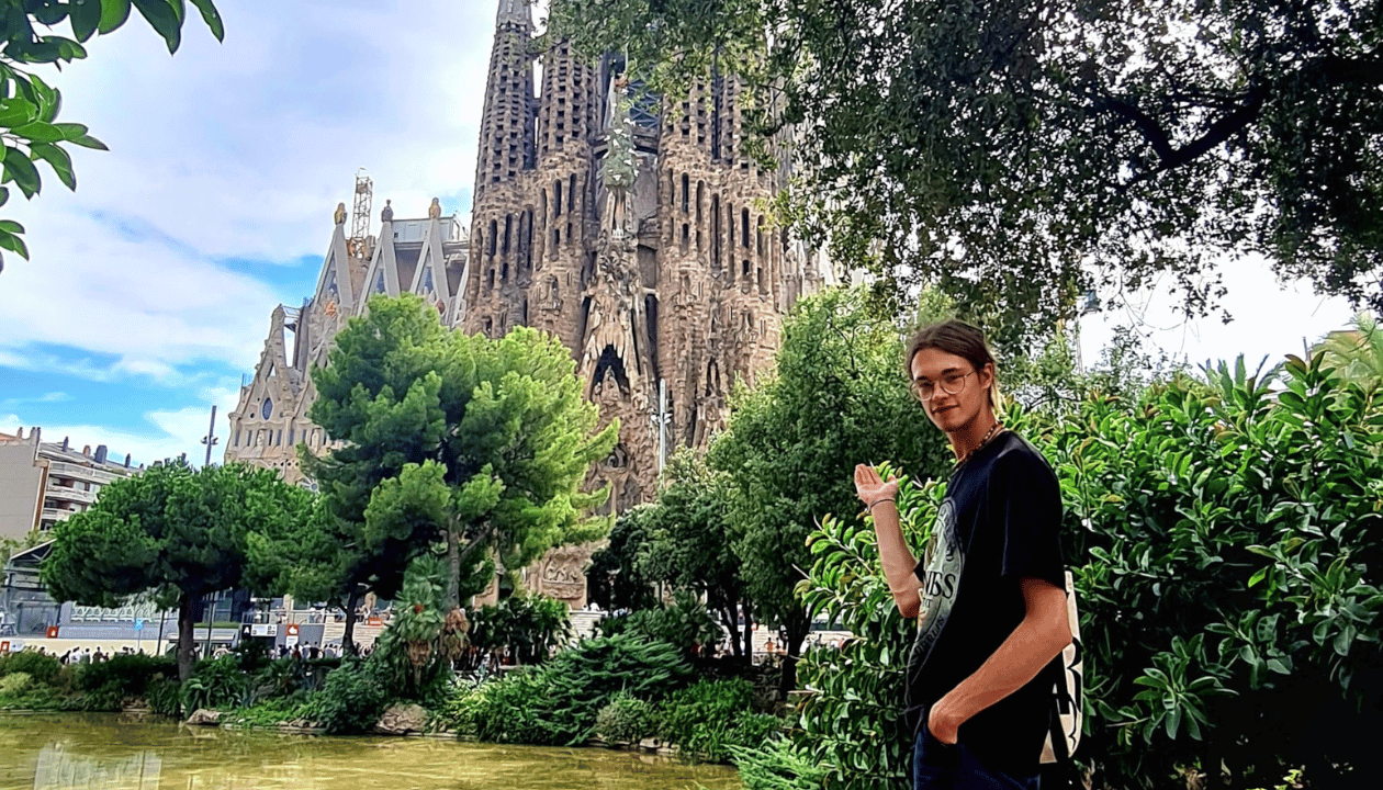 Explore La Sagrada Familia