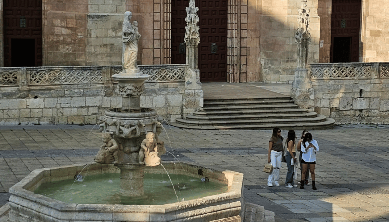 Admire the Architecture of the San Nicolás Church