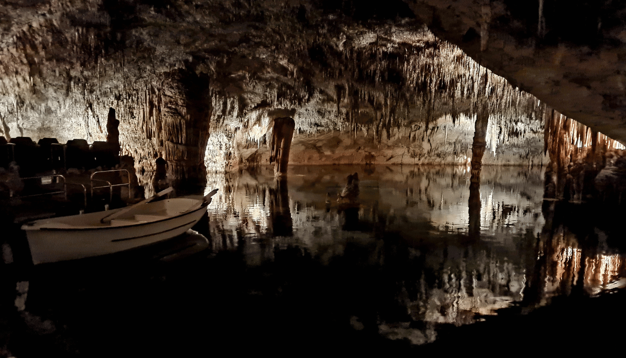 Explore the fascinating Coves del Drach