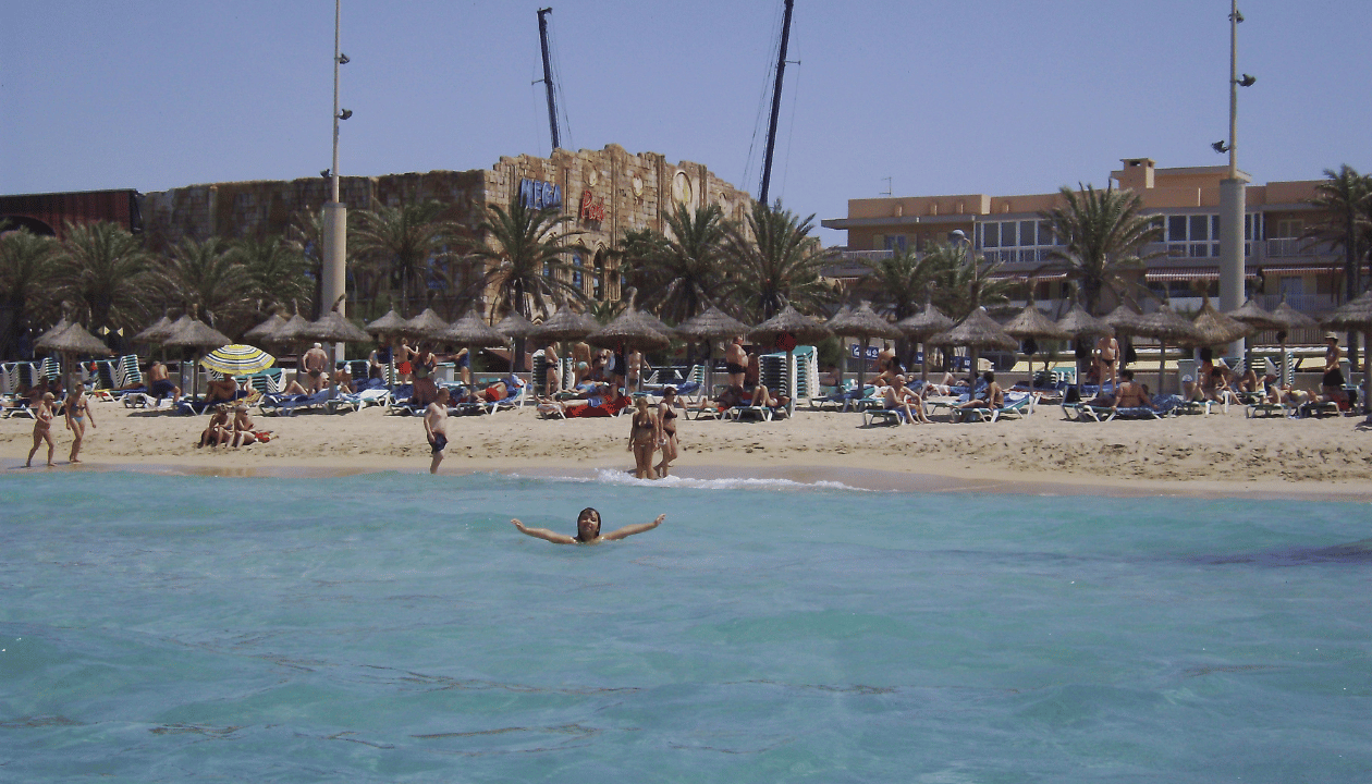 Relax on the beautiful beaches of Playa de Palma