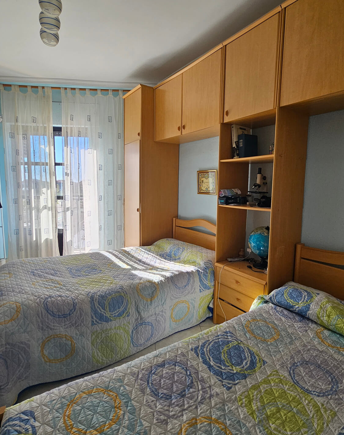 Twin bedroom of Spanish immersion home in Extremadura